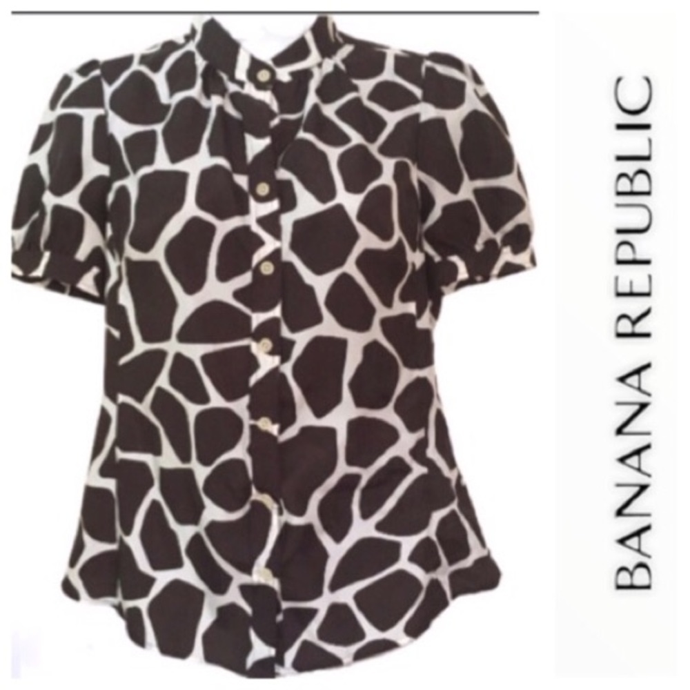 Banana Republic giraffe
print blouse size small